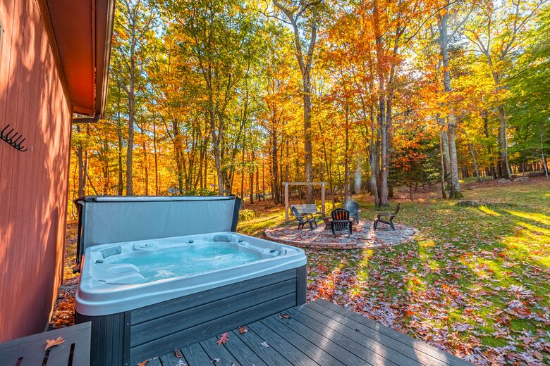 Pocono Mountains 4 Acre Oasis - Heated Pool, Hot Tub, Gameroom - Barrett Township, Pennsylvania