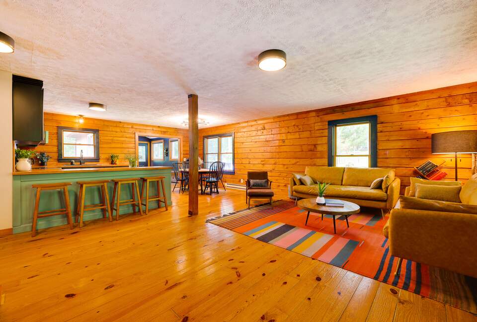 Pocono Mountains 4 Acre Oasis - Heated Pool, Hot Tub, Gameroom - Barrett Township, Pennsylvania