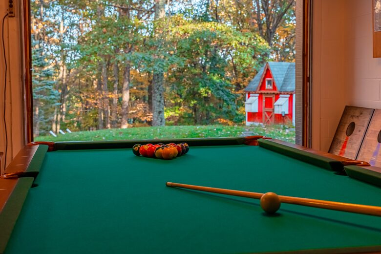 Pocono Mountains 4 Acre Oasis - Heated Pool, Hot Tub, Gameroom - Barrett Township, Pennsylvania