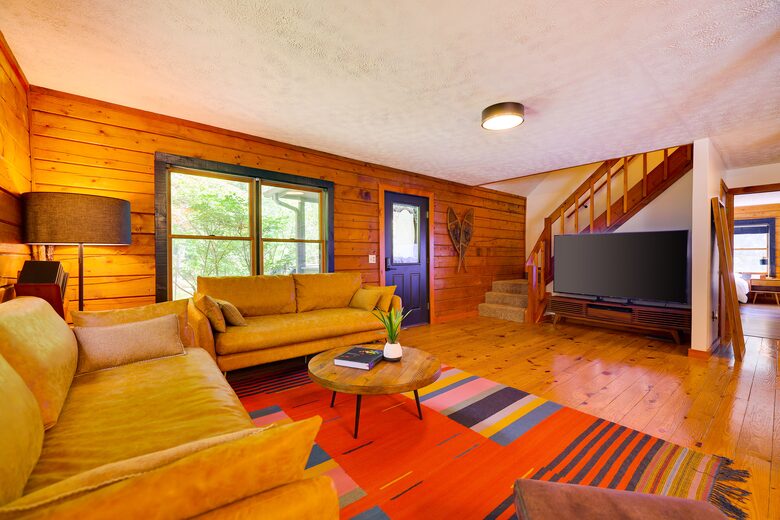Pocono Mountains 4 Acre Oasis - Heated Pool, Hot Tub, Gameroom - Barrett Township, Pennsylvania