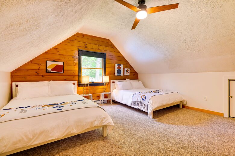 Pocono Mountains 4 Acre Oasis - Heated Pool, Hot Tub, Gameroom - Barrett Township, Pennsylvania