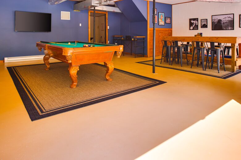 Pocono Mountains 4 Acre Oasis - Heated Pool, Hot Tub, Gameroom - Barrett Township, Pennsylvania