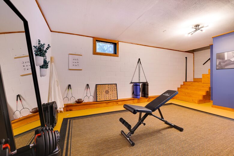 Pocono Mountains 4 Acre Oasis - Heated Pool, Hot Tub, Gameroom - Barrett Township, Pennsylvania