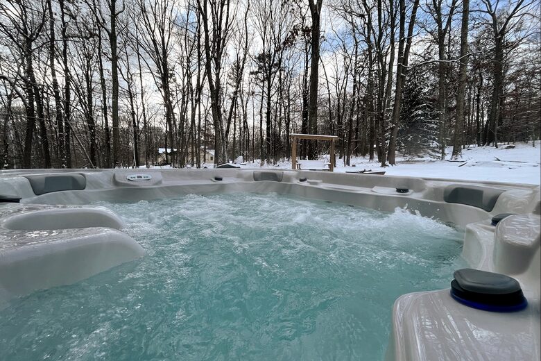 Pocono Mountains 4 Acre Oasis - Heated Pool, Hot Tub, Gameroom - Barrett Township, Pennsylvania