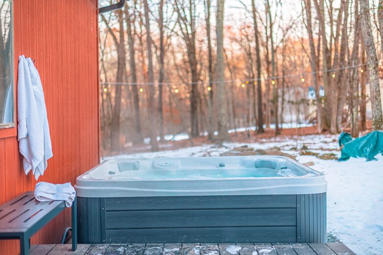 Pocono Mountains 4 Acre Oasis - Heated Pool, Hot Tub, Gameroom - Barrett Township, Pennsylvania