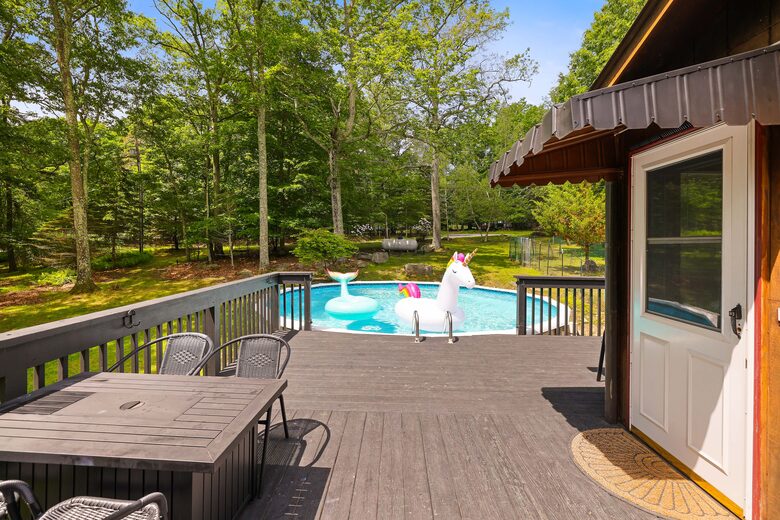 Pocono Mountains 4 Acre Oasis - Heated Pool, Hot Tub, Gameroom - Barrett Township, Pennsylvania