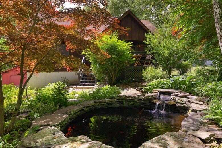 Pocono Mountains 4 Acre Oasis - Heated Pool, Hot Tub, Gameroom - Barrett Township, Pennsylvania