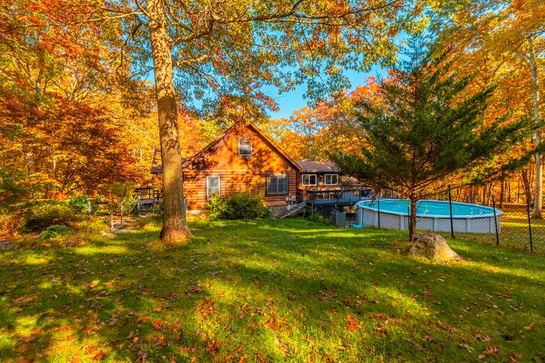Pocono Mountains 4 Acre Oasis - Heated Pool, Hot Tub, Gameroom - Barrett Township, Pennsylvania