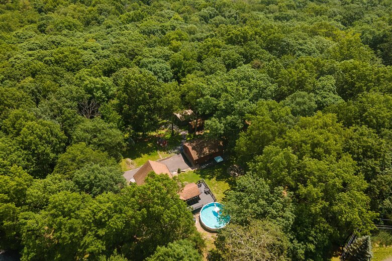 Pocono Mountains 4 Acre Oasis - Heated Pool, Hot Tub, Gameroom - Barrett Township, Pennsylvania