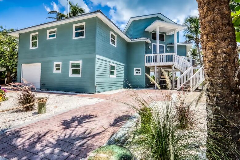 Latitude Adjustment- Beachfront with an Amazing Lit Private Fishing Dock w/ Sunrise Views - North Captiva, Florida