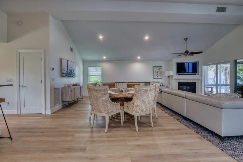 Latitude Adjustment- Beachfront with an Amazing Lit Private Fishing Dock w/ Sunrise Views - North Captiva, Florida