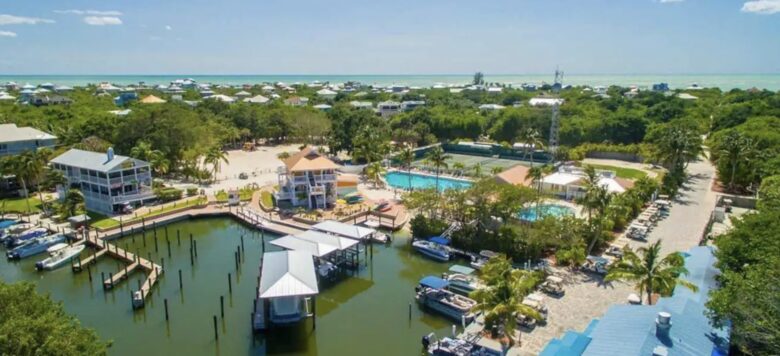 Latitude Adjustment- Beachfront with an Amazing Lit Private Fishing Dock w/ Sunrise Views - North Captiva, Florida