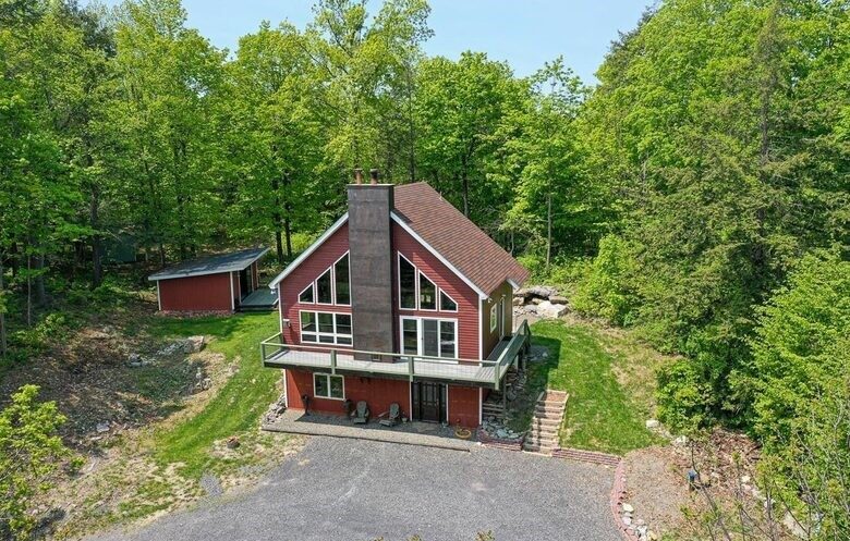 Scenic Catskills Escape: Charming House Amidst Nature’s Beauty - Saugerties, New York