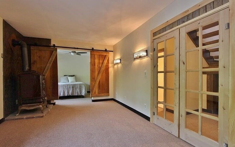 Scenic Catskills Escape: Charming House Amidst Nature’s Beauty - Saugerties, New York