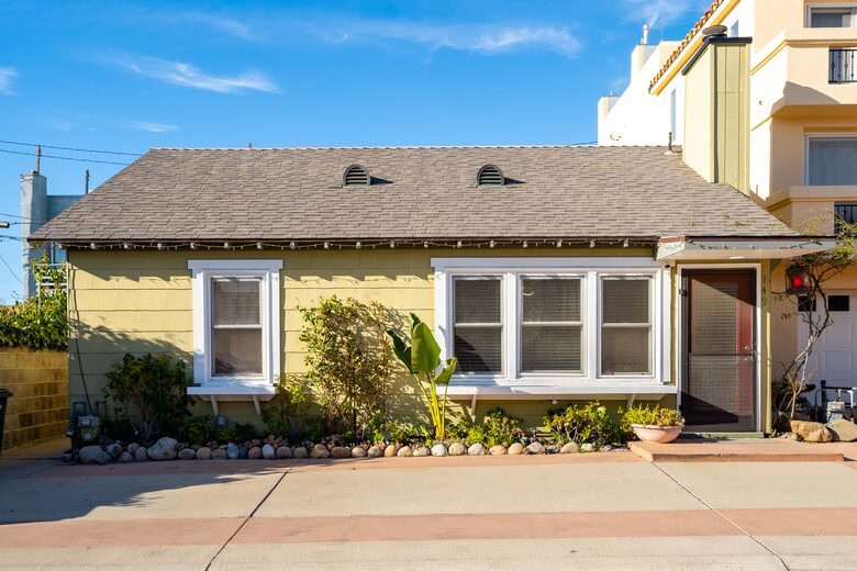 Surf Cottage - Oxnard, California