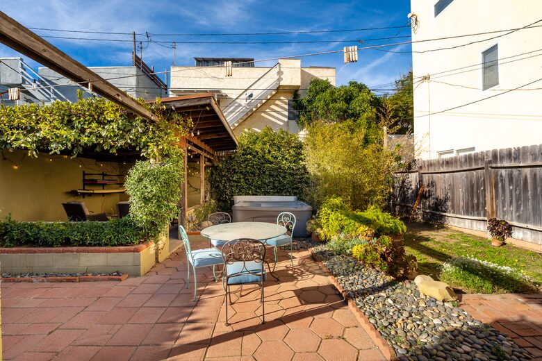 Surf Cottage - Oxnard, California