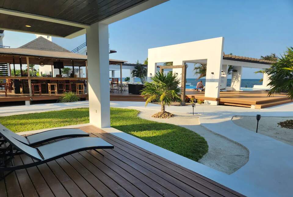 Beach Daze Retreat - Caye Caulker, Belize