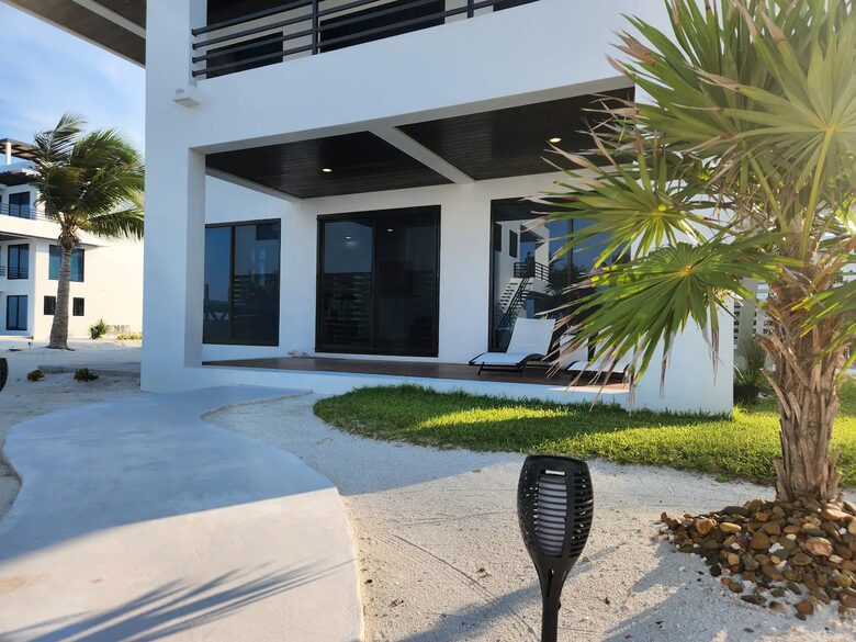 Beach Daze Retreat - Caye Caulker, Belize