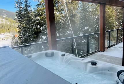 Panorama Mountain Escape - sleeps 12, Private Hot tub - Panorama, Canada
