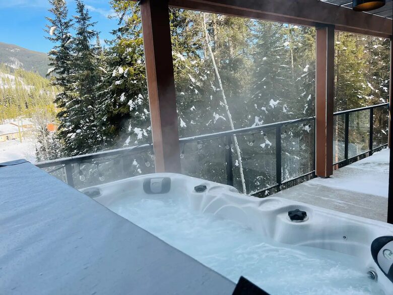 Panorama Mountain Escape - sleeps 12, Private Hot tub - Panorama, Canada