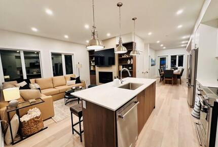 Panorama Mountain Escape - sleeps 12, Private Hot tub - Panorama, Canada