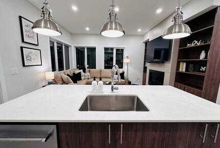 Panorama Mountain Escape - sleeps 12, Private Hot tub - Panorama, Canada