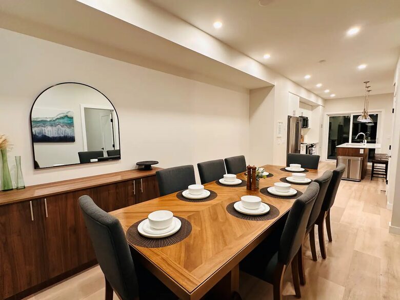 Panorama Mountain Escape - sleeps 12, Private Hot tub - Panorama, Canada