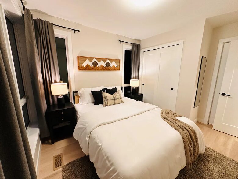 Panorama Mountain Escape - sleeps 12, Private Hot tub - Panorama, Canada