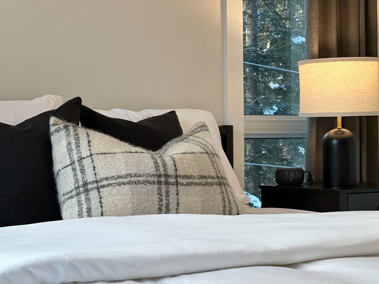 Panorama Mountain Escape - sleeps 12, Private Hot tub - Panorama, Canada