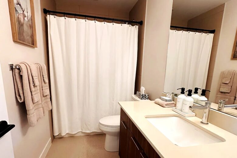 Panorama Mountain Escape - sleeps 12, Private Hot tub - Panorama, Canada