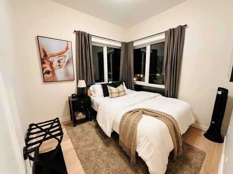 Panorama Mountain Escape - sleeps 12, Private Hot tub - Panorama, Canada