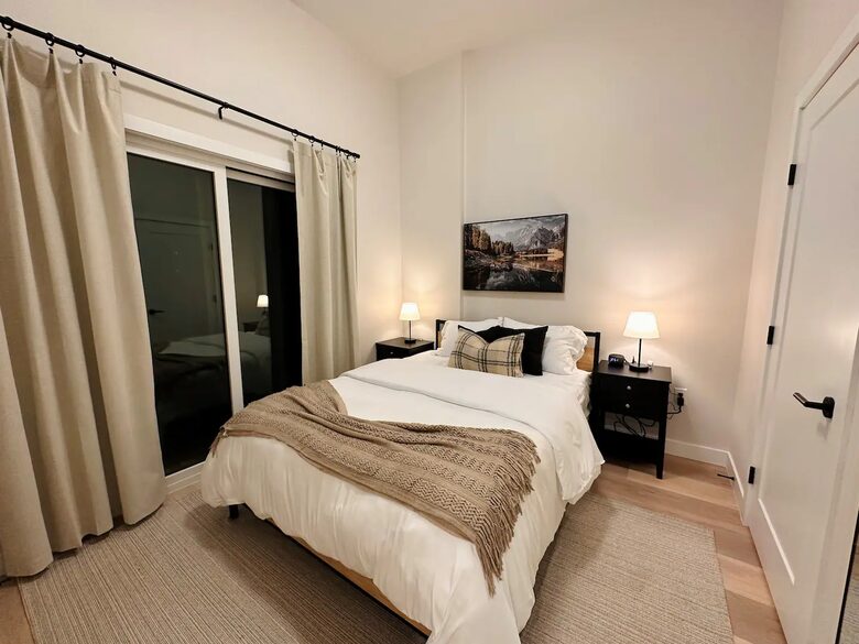 Panorama Mountain Escape - sleeps 12, Private Hot tub - Panorama, Canada