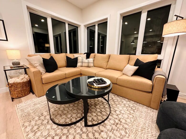 Panorama Mountain Escape - sleeps 12, Private Hot tub - Panorama, Canada