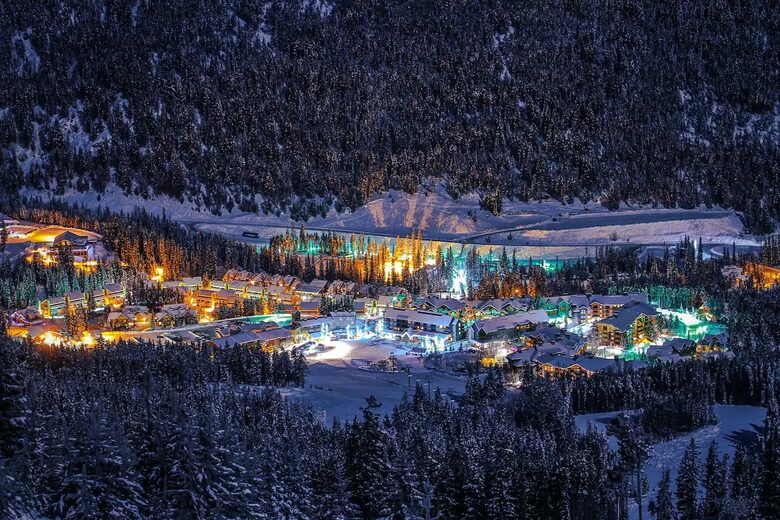 Panorama Mountain Escape - sleeps 12, Private Hot tub - Panorama, Canada