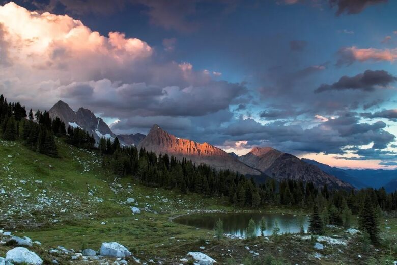 Panorama Mountain Escape - sleeps 12, Private Hot tub - Panorama, Canada