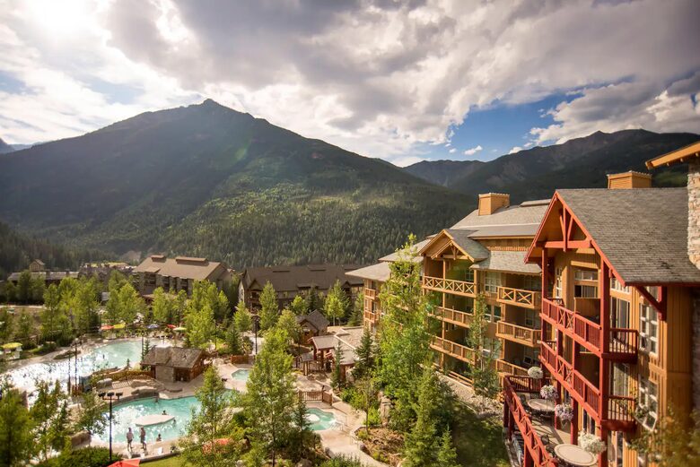Panorama Mountain Escape - sleeps 12, Private Hot tub - Panorama, Canada