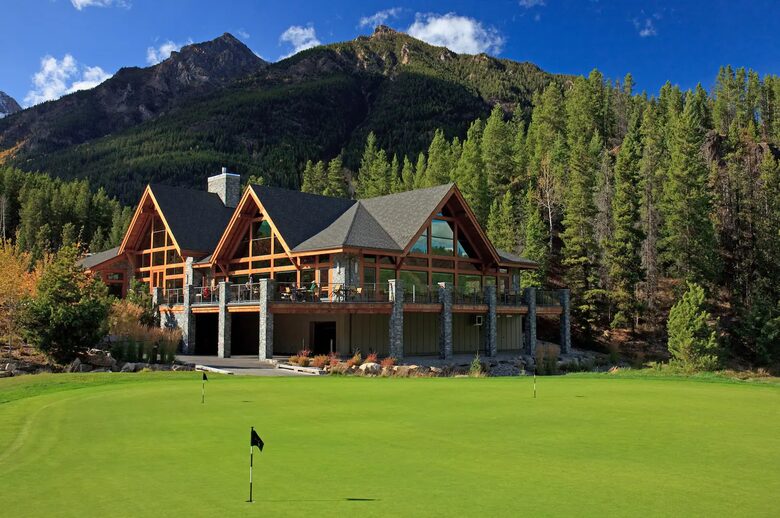 Panorama Mountain Escape - sleeps 12, Private Hot tub - Panorama, Canada
