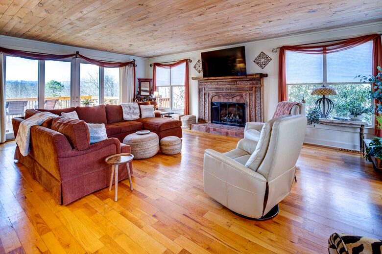 1906 Private Farmhouse near Asheville - Leicester, North Carolina