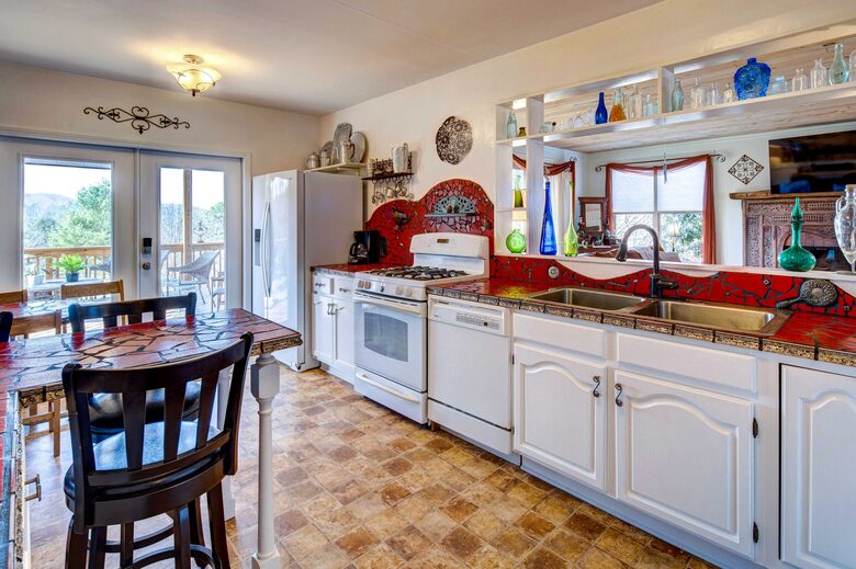 1906 Private Farmhouse near Asheville - Leicester, North Carolina