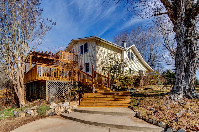 1906 Private Farmhouse near Asheville - Leicester, North Carolina