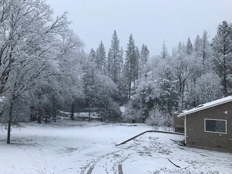 Pine Mountain Lake Paradise at Yosemite - Groveland, California