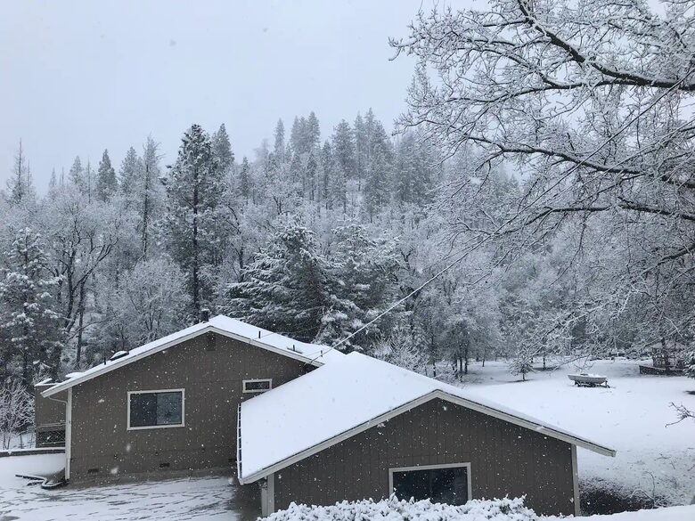 Pine Mountain Lake Paradise at Yosemite - Groveland, California