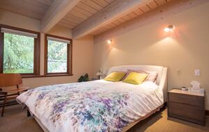 Upstairs Master bedroom - queen
