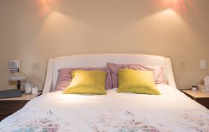 2nd Downstairs bedroom - queen