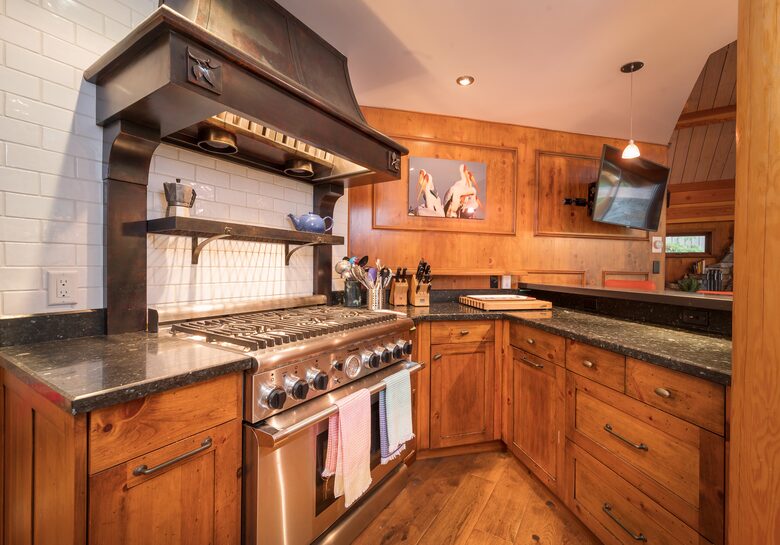 6 burner stove with oven and granite counter tops