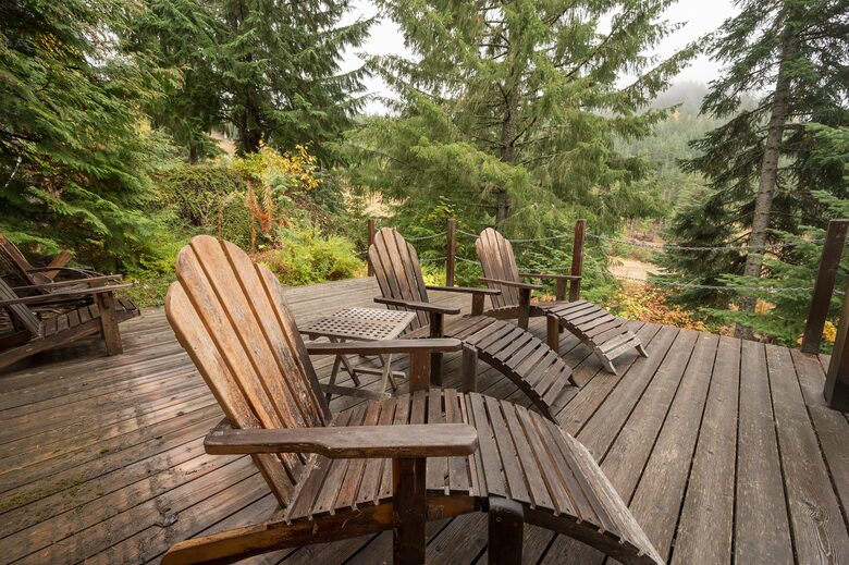Lower deck space