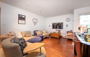 Entertainment room with TV