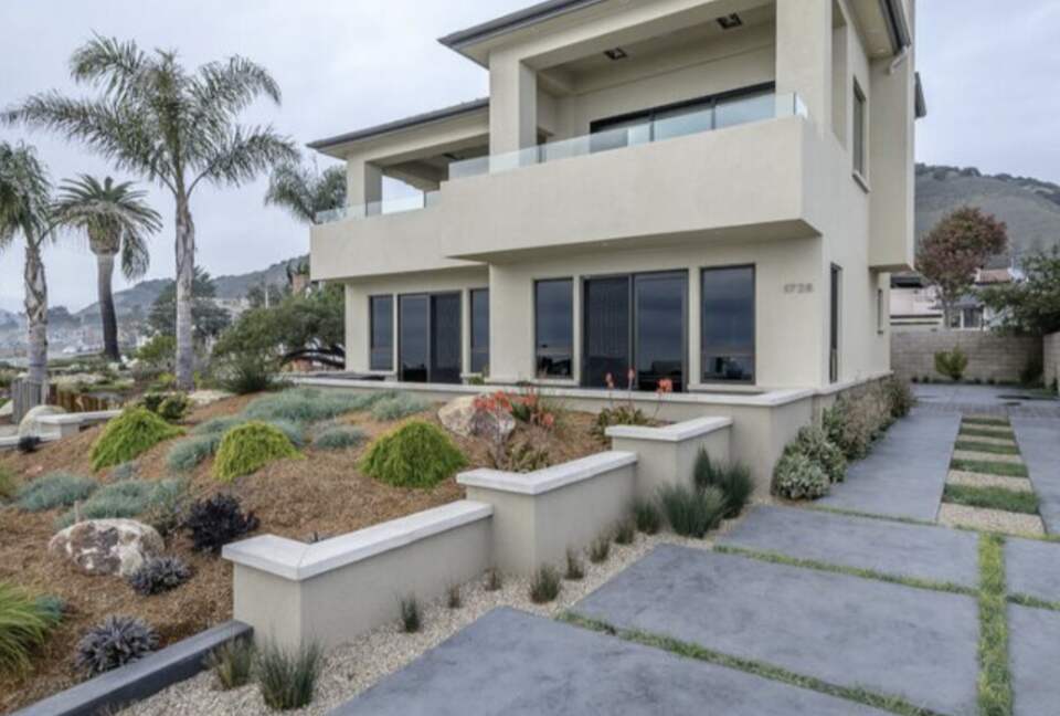 Modern Pacific Oceanfront - Pismo Beach, California
