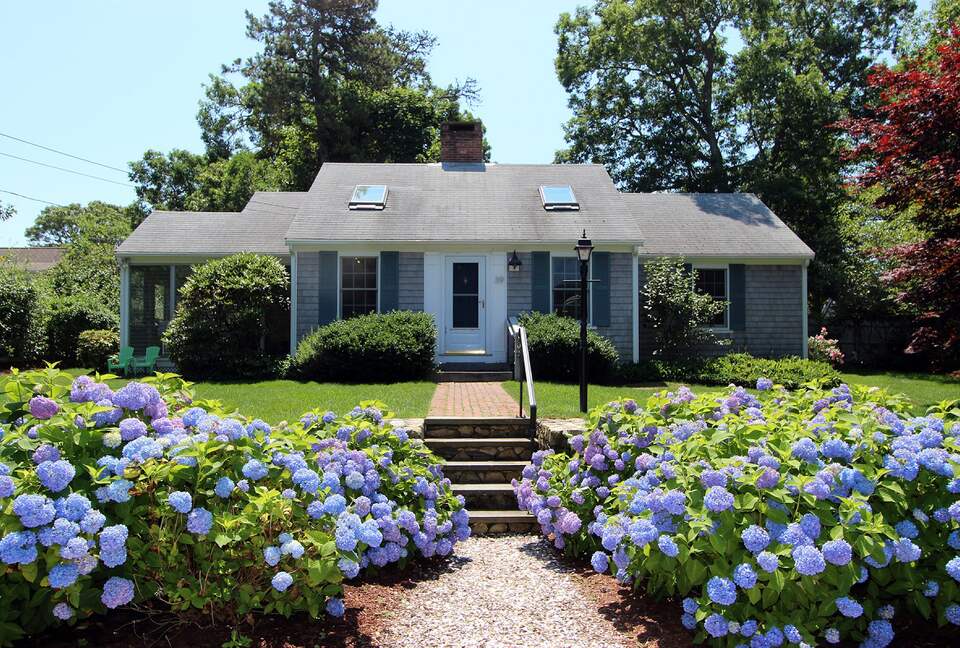 Charming Cape Cod Cottage by the Sea - Brewster, Massachusetts