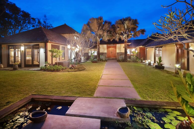 North Shore Oahu Bali Villa on the Beach - Kahuku, Hawaii